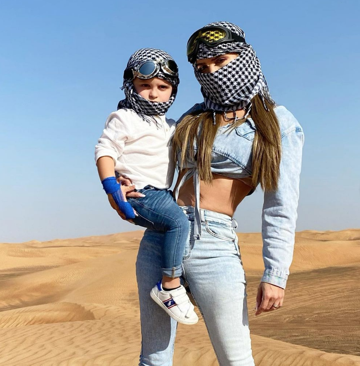 Manon et Tiago Tanti lors d'une sortie dans le désert @ Instagram Manon et Tiago Tanti lors d'une sortie dans le désert @ Instagram