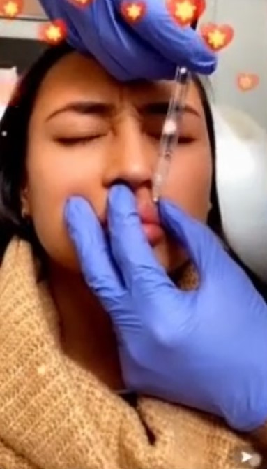 Astrid Nelsia se fait faire des injections @Snapchat Astrid Nelsia se fait faire des injections @Snapchat