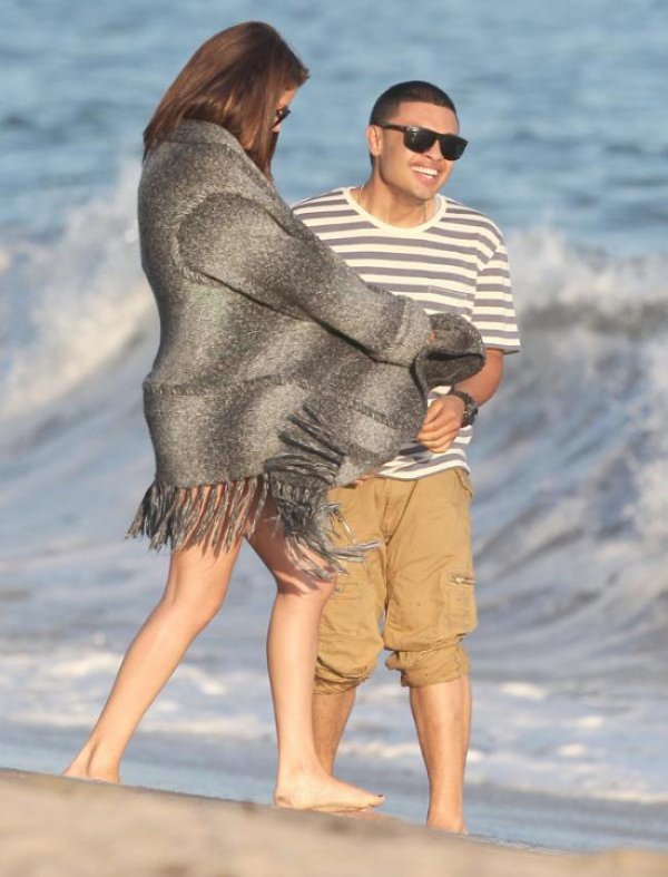 Selena Gomez trop proche d'Alfredo Flores ?
