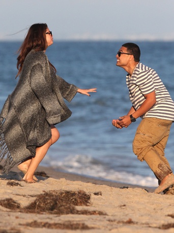Selena Gomez trop proche d'Alfredo Flores ?