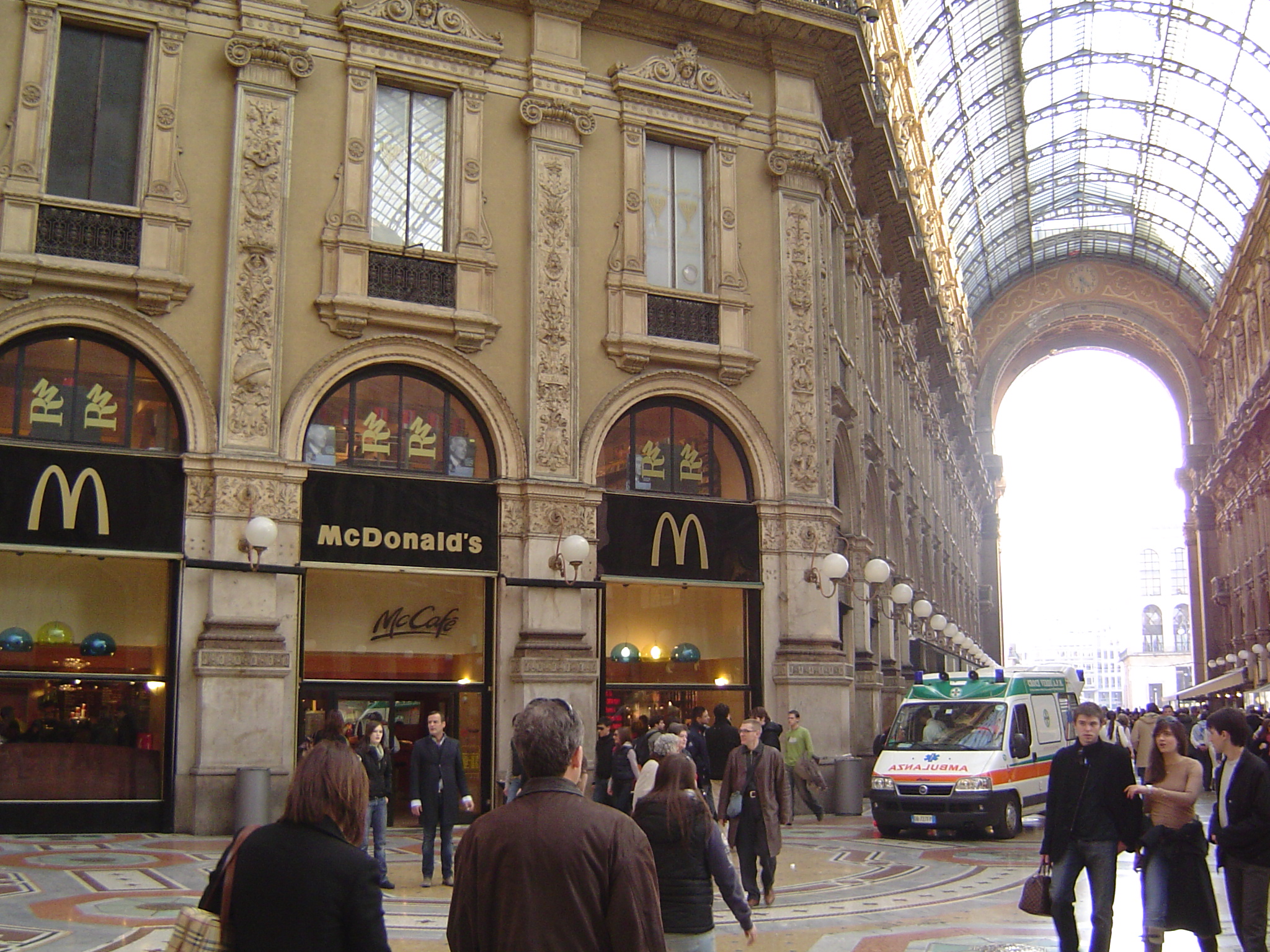 McDonald's : Annonce une action en justice contre la ville de Milan!