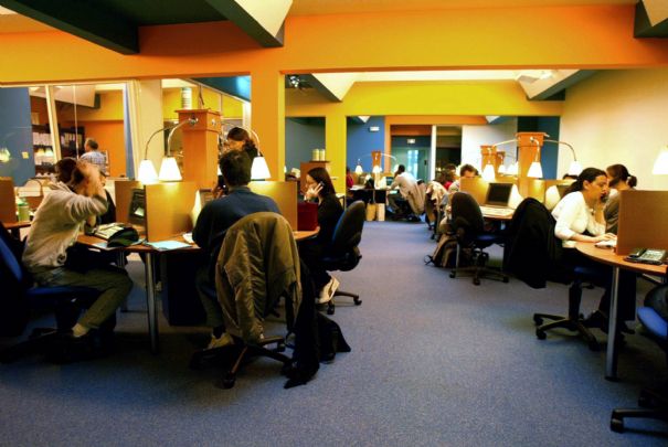 Nouveau passe-temps des salariés au bureau : surfer sur du porno !