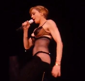 Madonna : Elle montre ses fesses pour les New Yorkais !