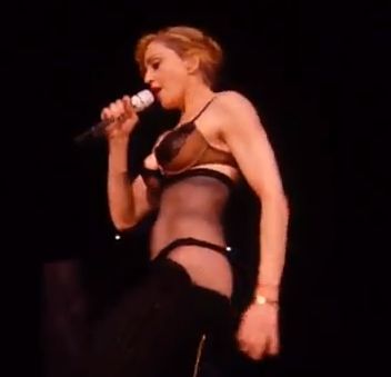 Madonna : Elle montre ses fesses pour les New Yorkais !