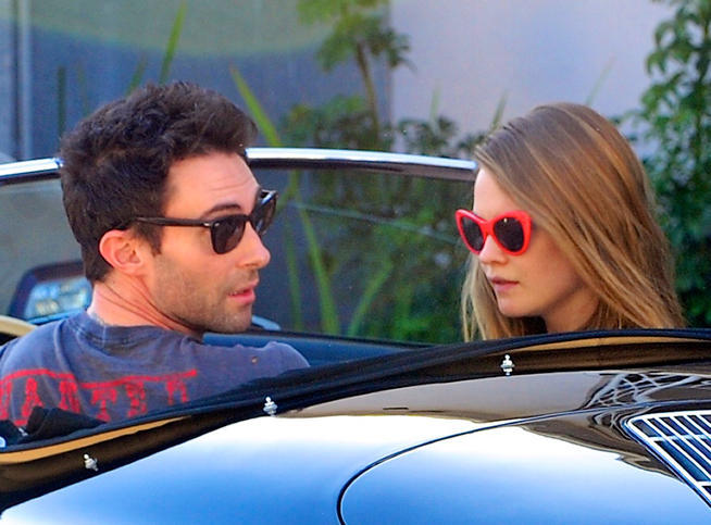 Adam levine s'est fiancé avec son ex !