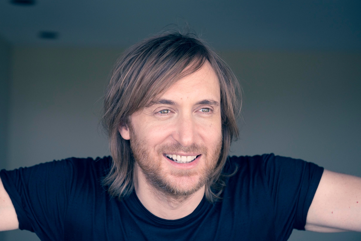 David Guetta couvert de honte stoppe son show après s'être trompé de CD !