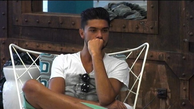 #LesAnges6 : Ça fight entre Julien et Julien !