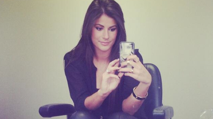 #Bachelor 2014 : Camille Alonso continue de tacler Paul et la production sur Twitter