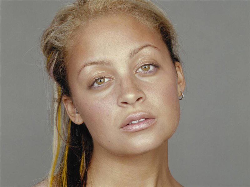 Nicole Richie : Ses cheveux sont mauves !