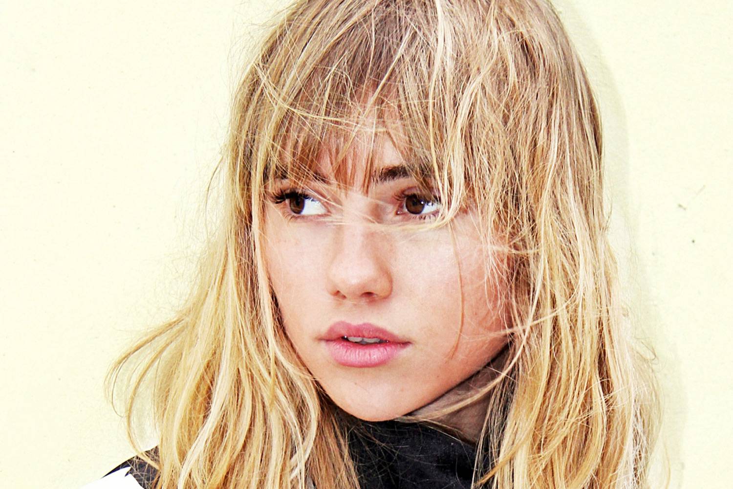 Suki Waterhouse : Egérie de Superga