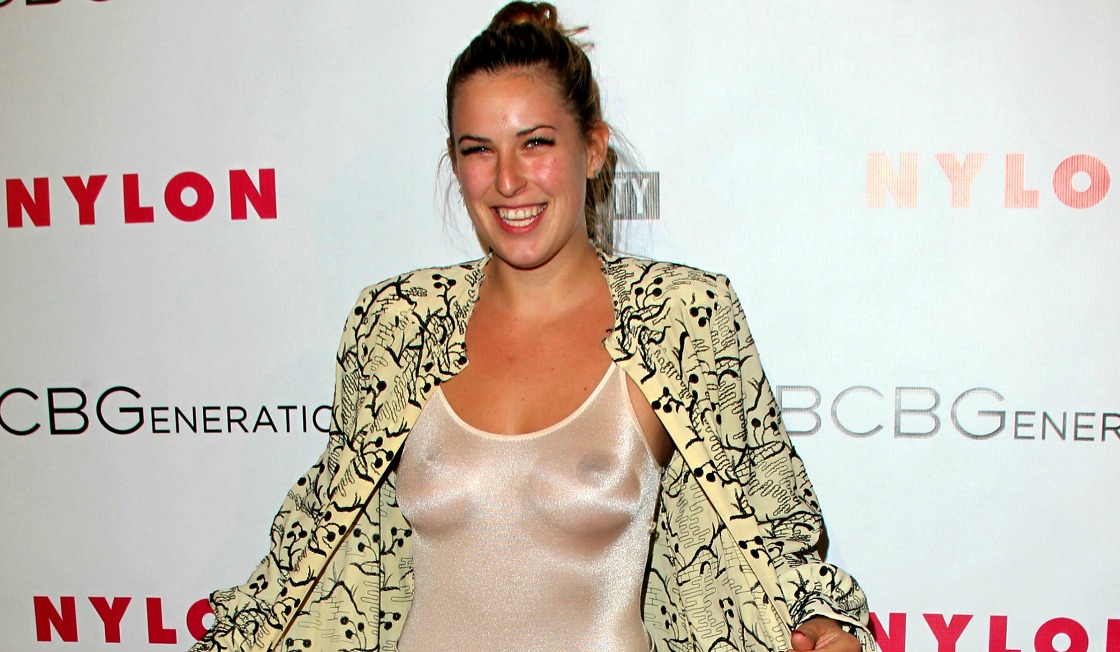 Choc : La fille de Bruce Willis seins nus dans les rues de New-York !