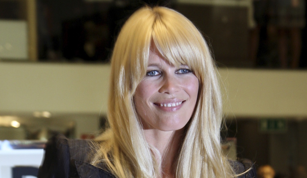 Claudia Schiffer : Découvrez ce qui oblige l'ancien mannequin à garder la même coiffure