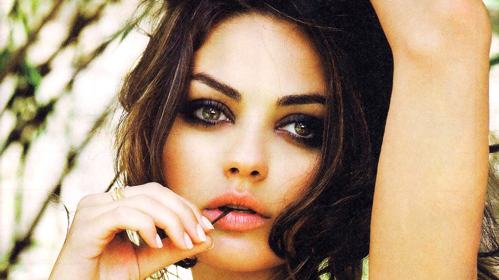 Qui veut toucher les seins de Mila Kunis ?