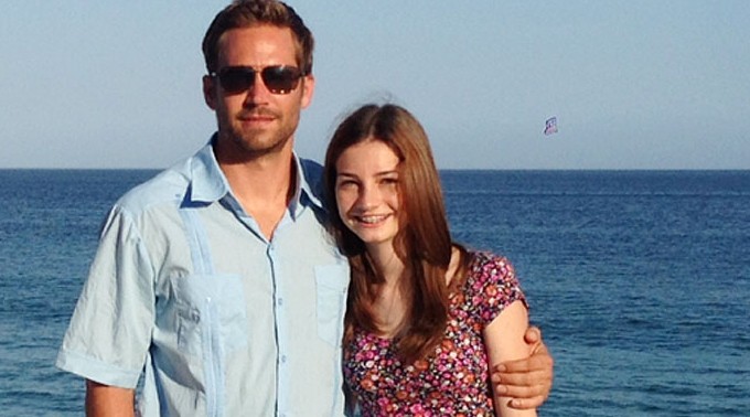 La fille de Paul Walker s'affiche en bikini sur Instagram
