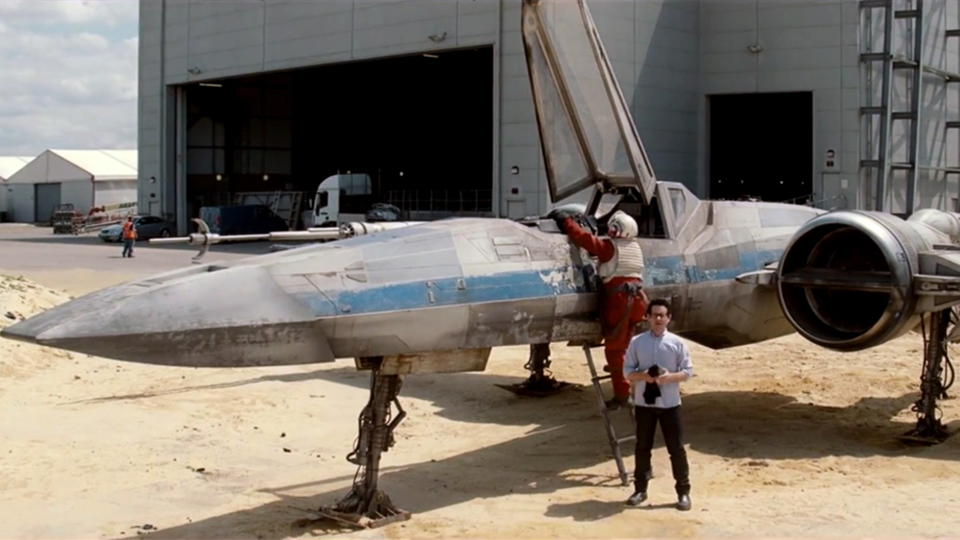 Star Wars 7 : J.J. Abrams présente le nouveau X-Wing