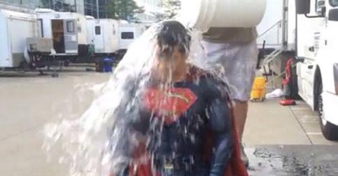 Ice Bucket Challenge : Superman ne pouvait y échapper !