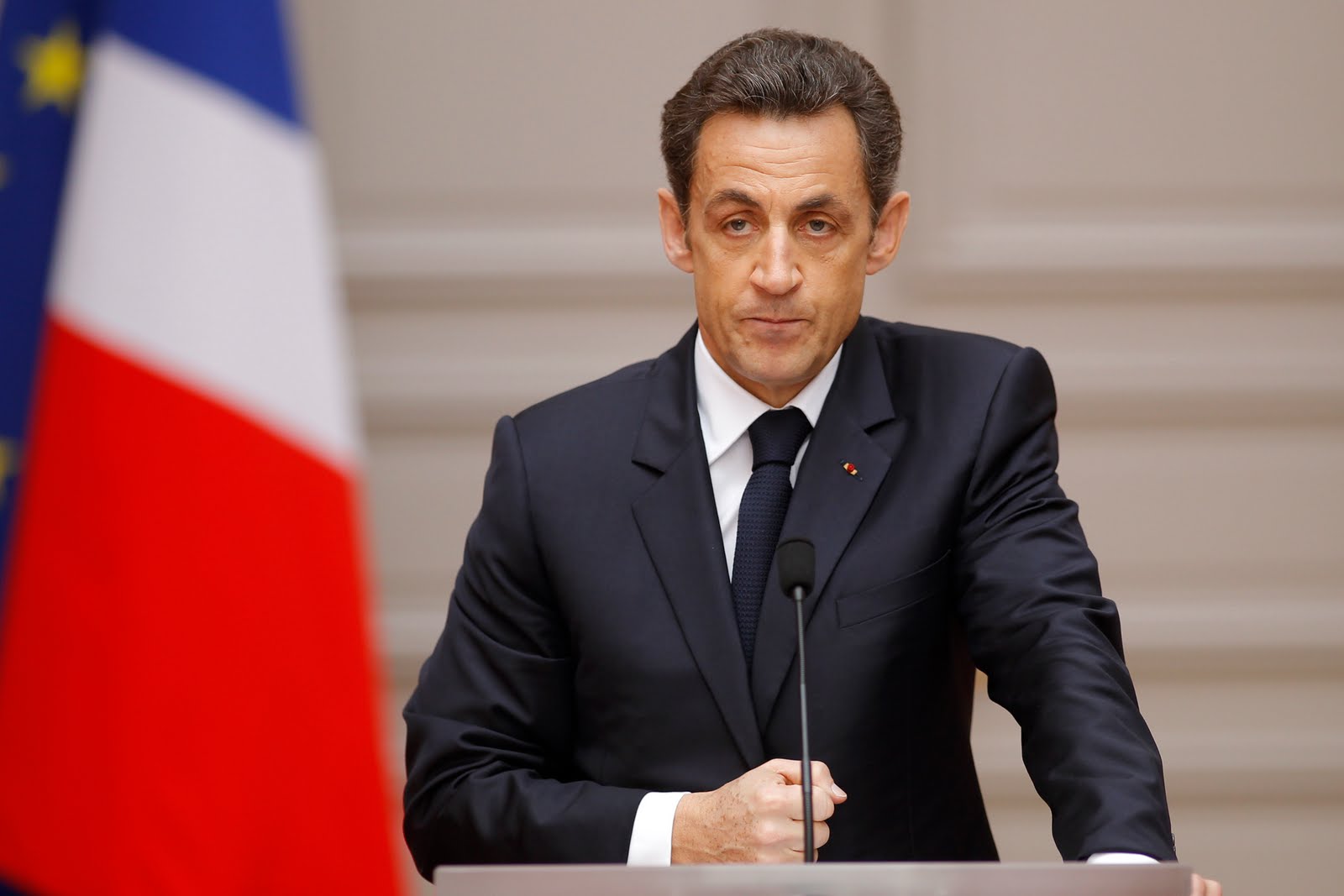 Nicolas Sarkozy ne veut pas être interviewé par ce &quot;connard d'Apathie de Canal +&quot;