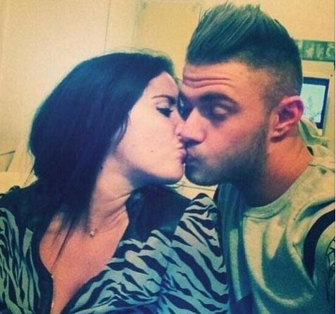 #IDV4 : Stan en couple avec Kelly Helard ?
