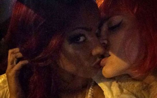 Shy'm s'explique sur son baiser lesbien