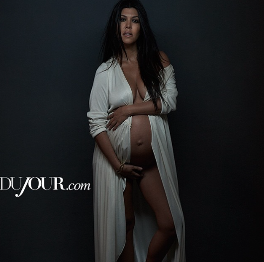 Kourtney Kardashian copie sa soeur et pose nue à son tour !