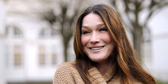 Carla Bruni : Elle complimente Valérie Trierweiler et Cécilia Attias