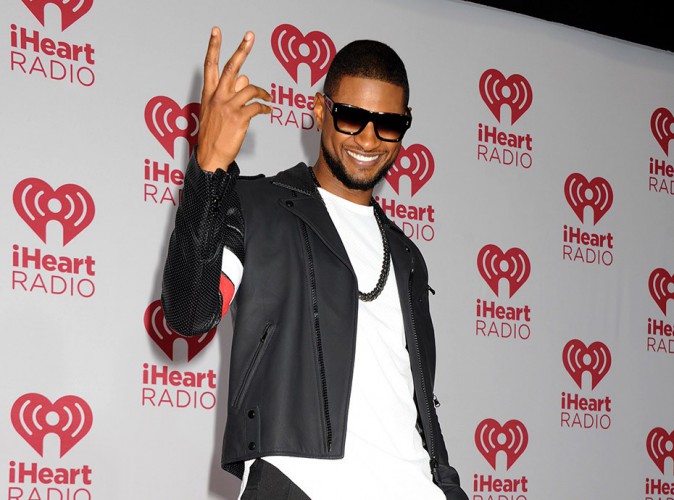 Usher recharge son smartphone dans le vagin d'une femme !