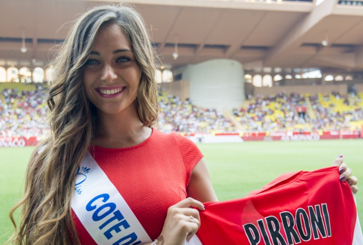 Miss Côte d'Azur assume sa poitrine généreuse !