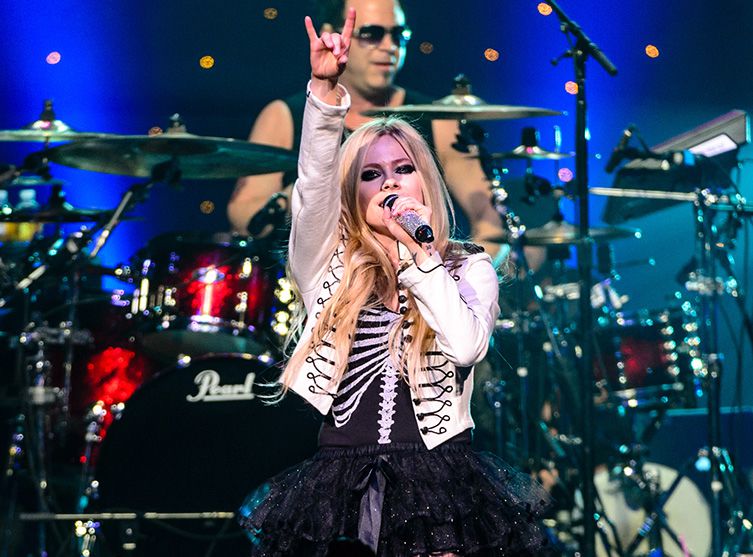 Avril Lavigne malade inquiète ses fans  : S'il vous plaît, priez pour moi