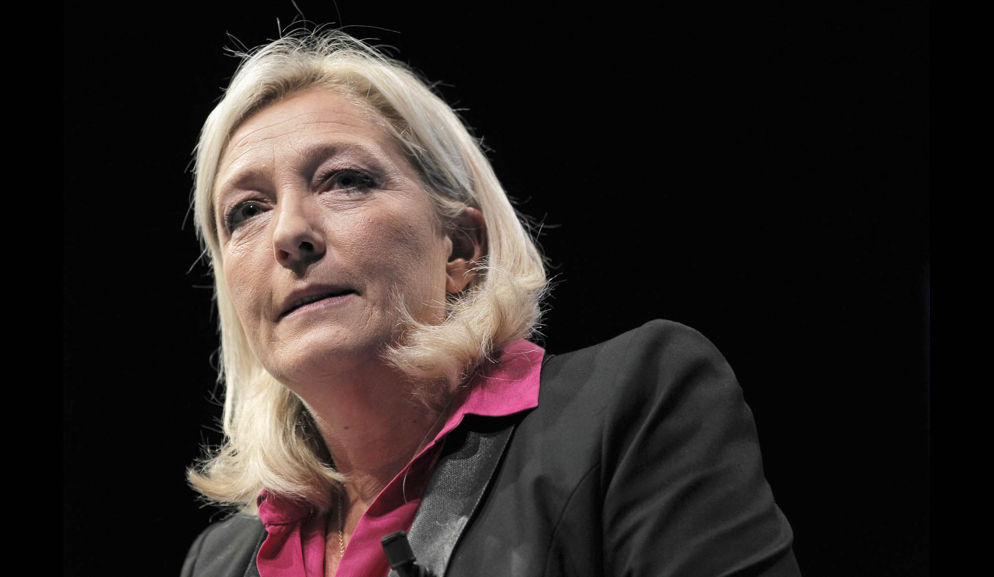 Marine Le Pen réagit à la révélation de l'homosexualité de Florian Philippot en Une de Closer
