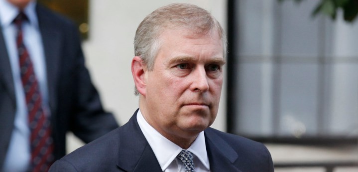 Le prince Andrew harcelé par la presse