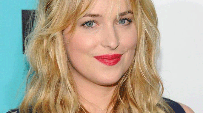 #FiftyShadesOfGrey : Dakota Johnson et sa carrière de strip-teaseuse