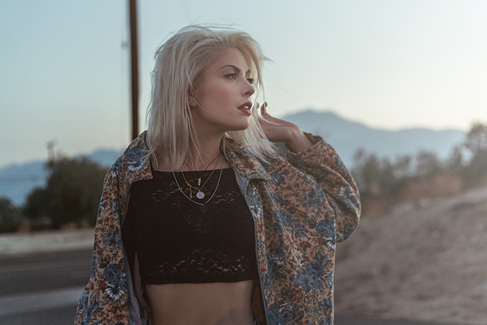Kinnie Lane dévoile le clip acoustique de &quot;Je Te Suivrai&quot; !