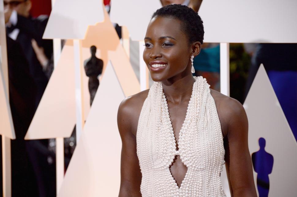 Lupita Nyong'o s'est fait voler sa magnifique robe aux 6000 perles !