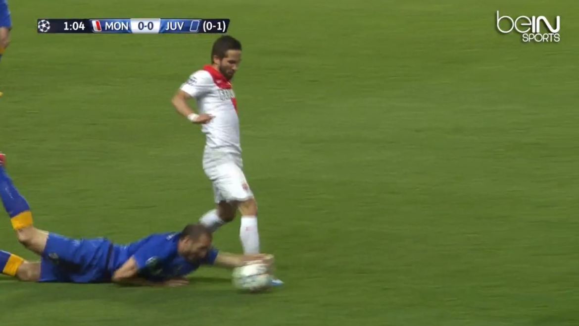 La main scandaleuse de Chiellini tournée à la dérision