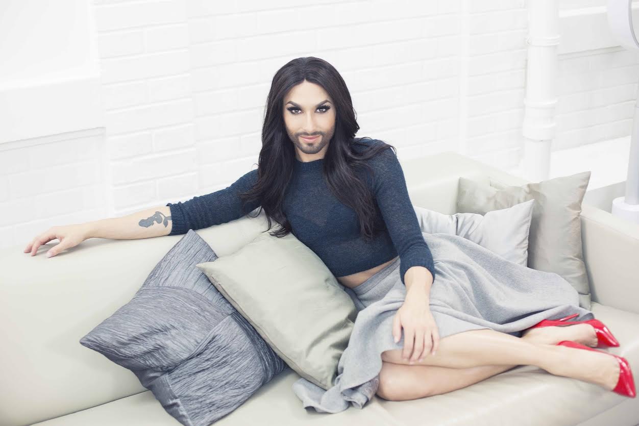 Conchita Wurst sort son premier album (à barbe)