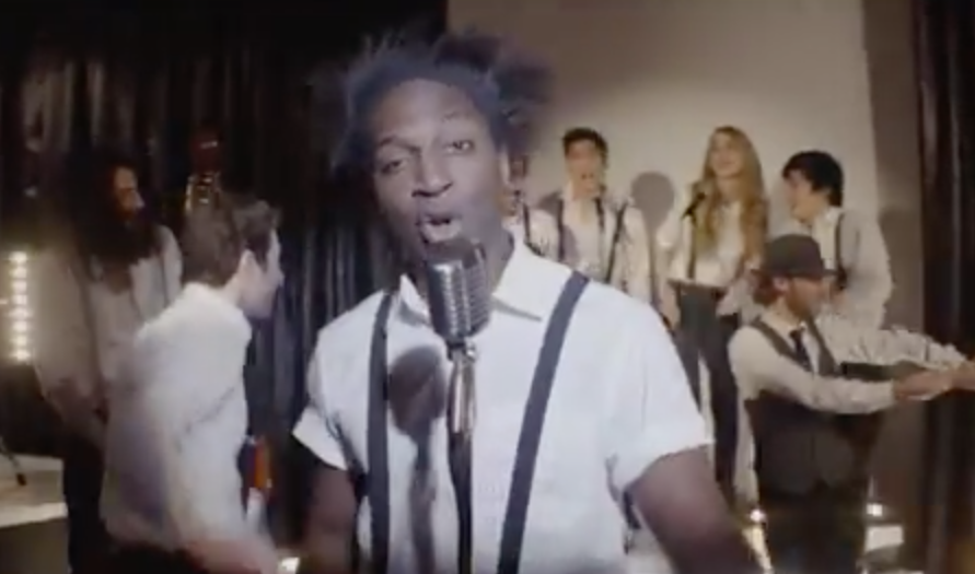 Norman invite Kamini dans l'un de ses clips