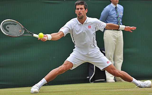 Novak Djokovic qualifié dans la douleur