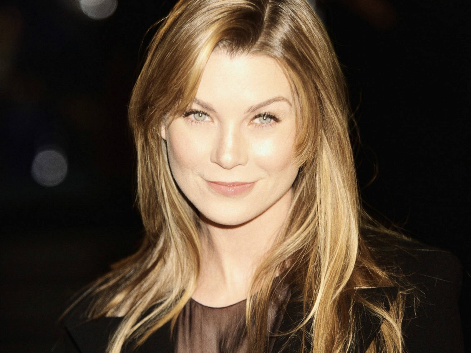 Ellen Pompeo nue sous sa blouse blanche !