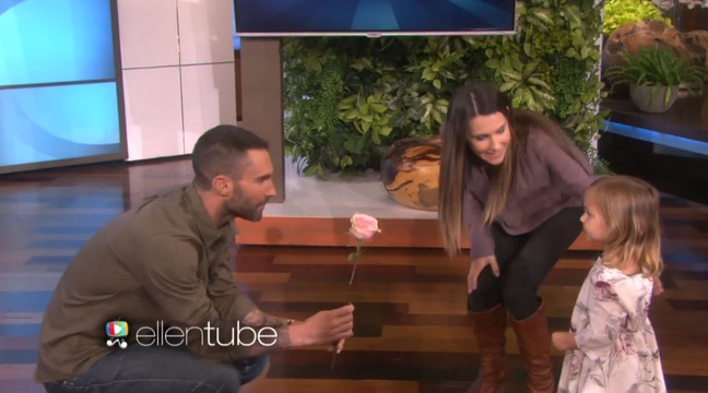Adam Levine rencontre sa plus jeune fan… et se prend un vent !