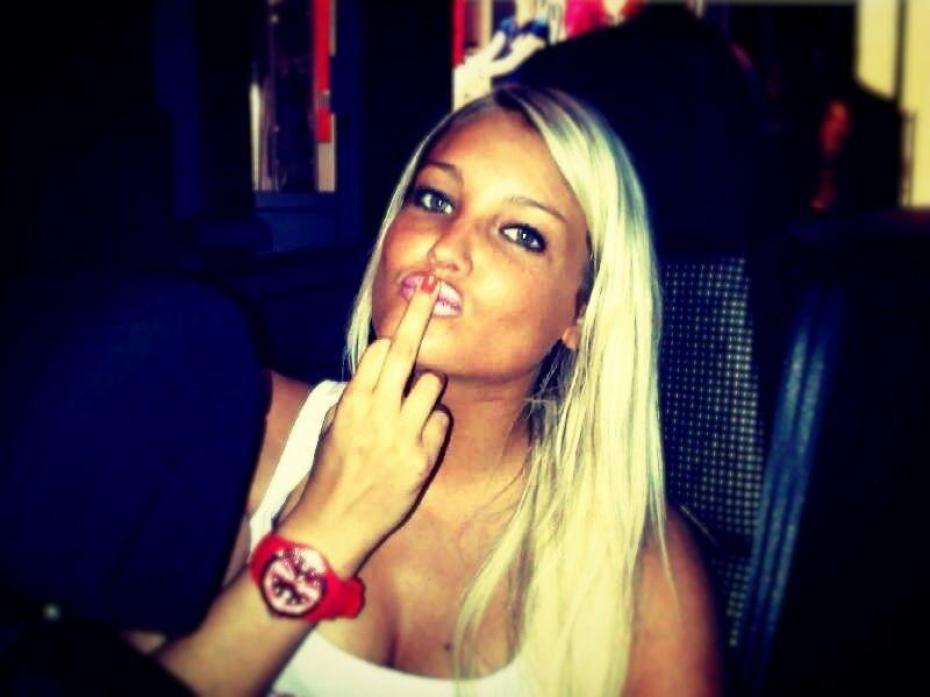 Julien Bert en couple avec Sarah de IDV4 ? Aurélie Dotremont l'insulte violemment !