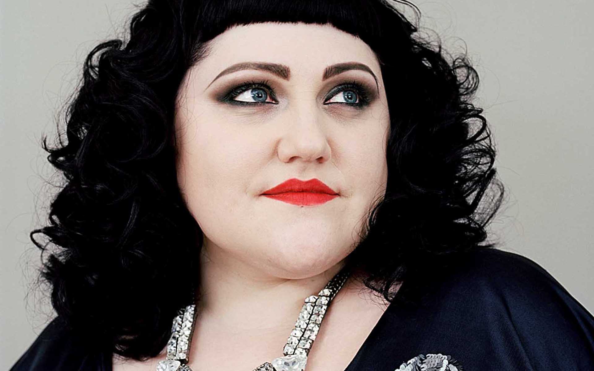 Beth Ditto lance une nouvelle robe avec Jean-Paul Gaultier !