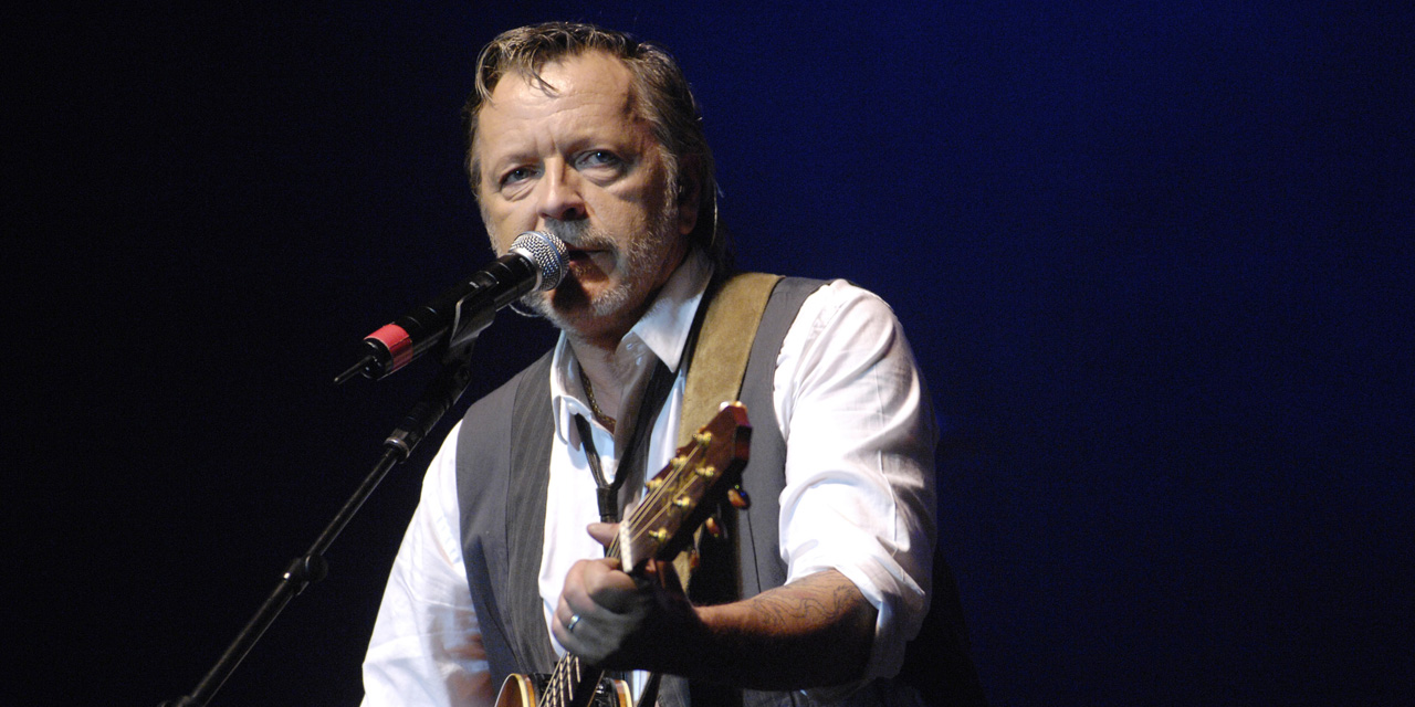 Renaud sort de son silence et annonce la sortie d’un nouvel album