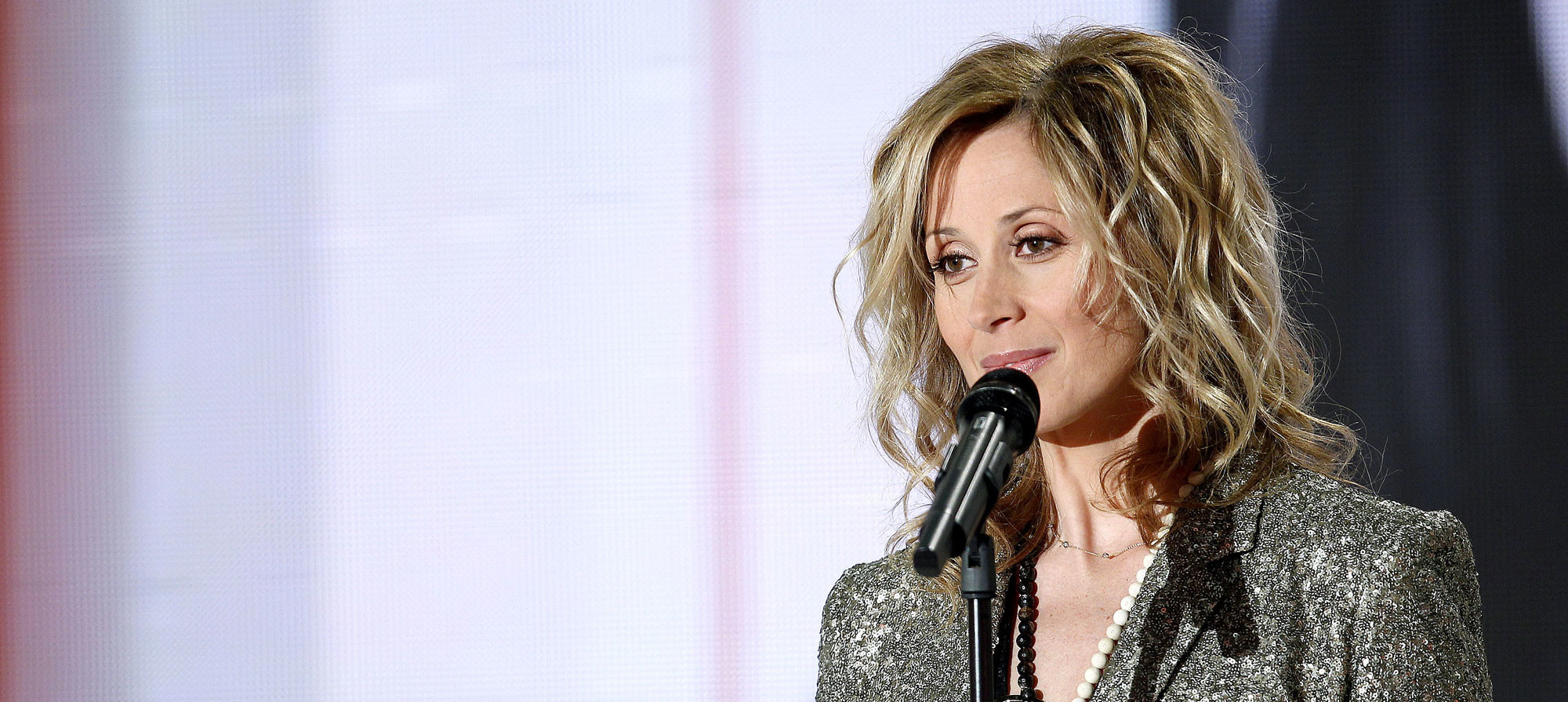 Lara Fabian se livre sur la maladie de sa mère : "On essaie de tenir avec papa"