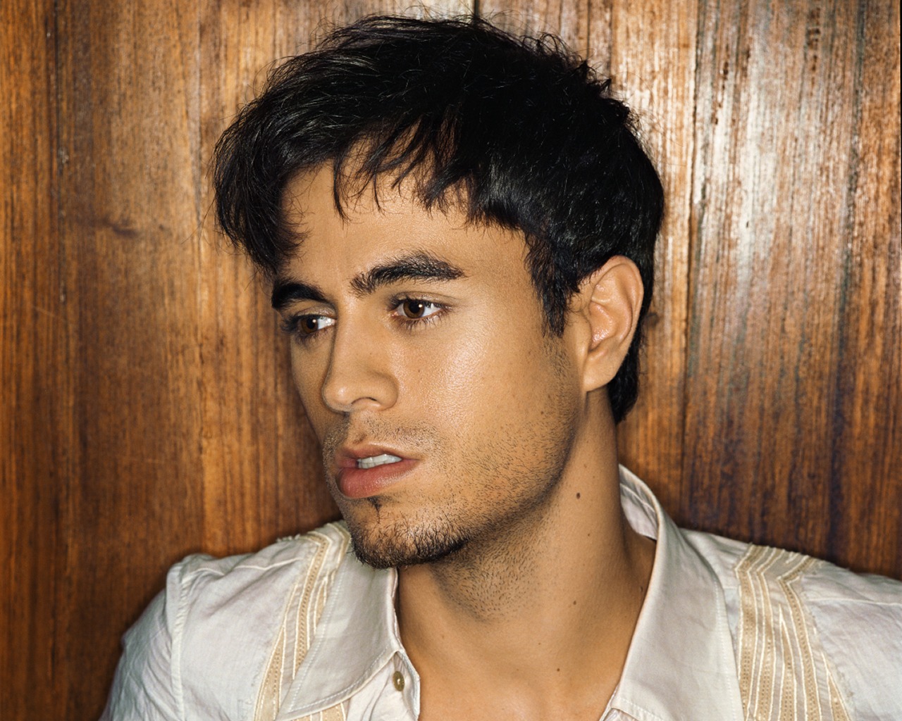 Découvrez &quot;Duele El Corazon&quot;, le nouveau single envoûtant d'Enrique Iglesias, futur tube de l'été