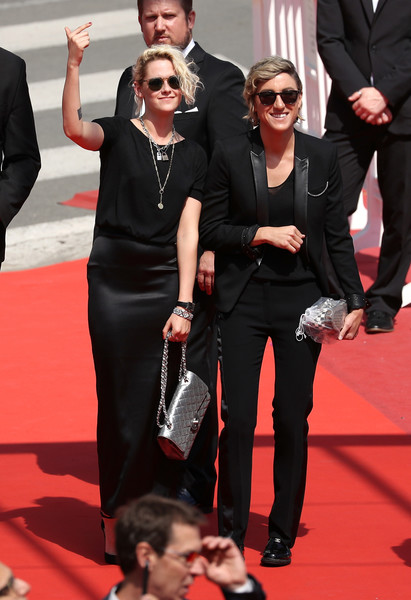 Cannes 2016 : La montée des marches de Kristen Stewart fait jaser