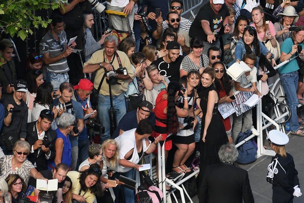 Cannes 2016 : Julie Gayet déchaînée sur le tapis rouge