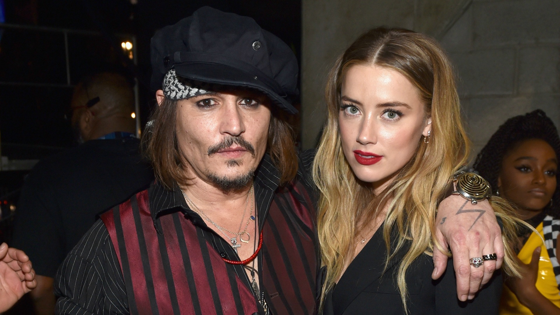Amber Heard dénonce "les attaques inces­santes et les mensonges flagrants" de Johnny Depp