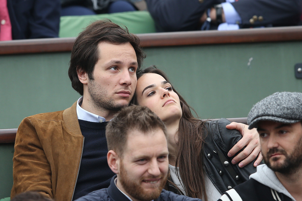 Vianney en couple : Tendre et câlin à Roland-Garros avec une charmante brune