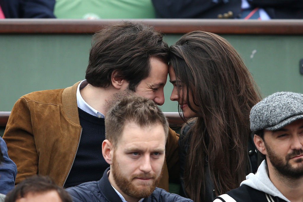 Vianney en couple : Tendre et câlin à Roland-Garros avec une charmante brune