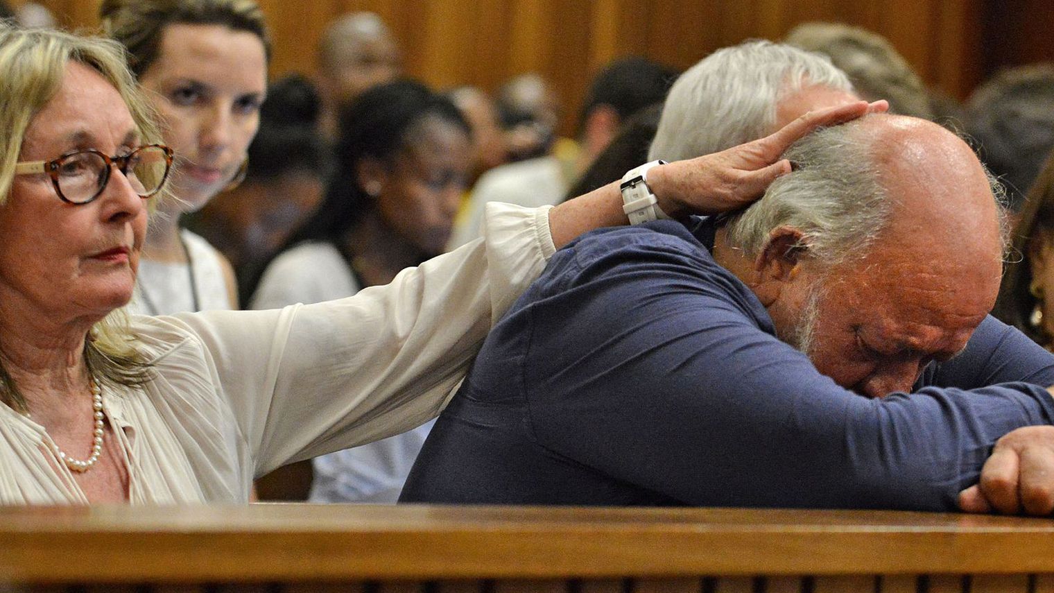 Procès d'Oscar Pistorius : L'émouvant témoignage du père de Reeva Steenkamp